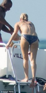 Jennifer Lawrence in a Bikini-17.jpg