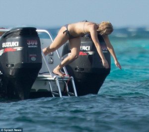 Jennifer Lawrence in a Bikini-18.jpg