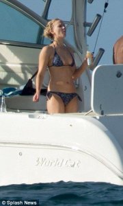 Jennifer Lawrence in a Bikini-25.jpg