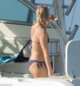 Jennifer Lawrence in a Bikini-27.jpg