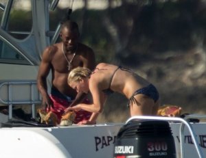 Jennifer Lawrence in a Bikini-31.jpg