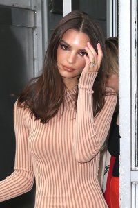 Emily Ratajkowski Sexy TheFappeningBlog.com 7.jpg
