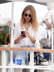 Kimberley Garner Sexy Braless TheFappeningBlog.com 10.jpg