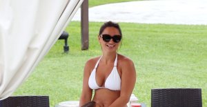 Sam Faiers Sexy  TheFappeningBlog.com 2.jpg