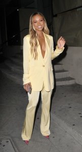 Karrueche Tran Braless TheFappeningBlog.com 4.jpg