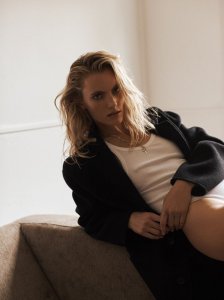 Emily Baker Nude TheFappeningBlog.com 9.jpg