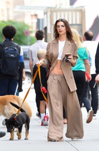 Emily Ratajkowski Sexy TheFappeningBlog.com 3.jpg