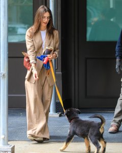 Emily Ratajkowski Sexy TheFappeningBlog.com 9.jpg