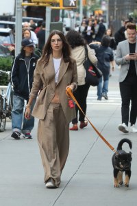 Emily Ratajkowski Sexy TheFappeningBlog.com 19.jpg