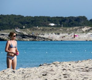 Isabel Vollmer Sexy TheFappeningBlog.com 5.jpg