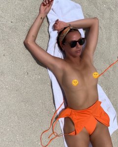 Kristen Doute Nude Topless TheFappeningBlog.com 27.jpg