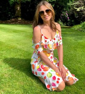 Elizabeth Hurley Hot TheFappeningBlog.com 4.jpg