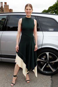 Rosamund Pike Sexy TheFappeningBlog.com 1.jpg