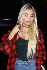 Pia Mia Perez Braless 3.jpg