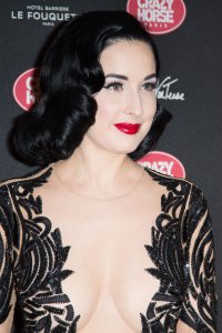Dita Von Teese Cleavage 14.jpg
