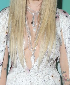 Avril Lavigne Sexy TheFappeningBlog.com 9.jpg