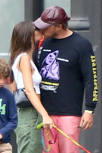 Emily Ratajkowski Sexy TheFappeningBlog.com 3.jpg