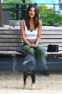 Emily Ratajkowski Sexy TheFappeningBlog.com 7.jpg