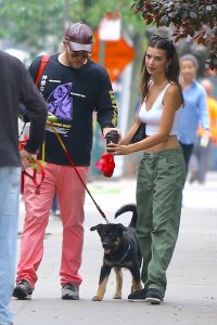 Emily Ratajkowski Sexy TheFappeningBlog.com 11.jpg