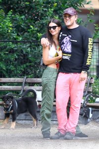 Emily Ratajkowski Sexy TheFappeningBlog.com 28.jpg