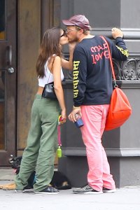 Emily Ratajkowski Sexy TheFappeningBlog.com 35.jpg