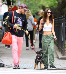 Emily Ratajkowski Sexy TheFappeningBlog.com 34.jpg