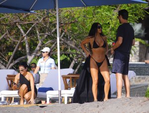 Kim Kardashian & Kourtney Kardashian Sexy TheFappeningBlog.com 31.jpg
