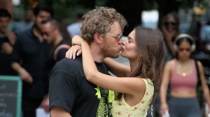 Emily Ratajkowski Sexy TheFappeningBlog.com 2.jpg