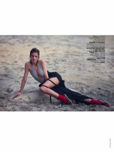 Eliza Cummings Sexy & Topless 9.jpg