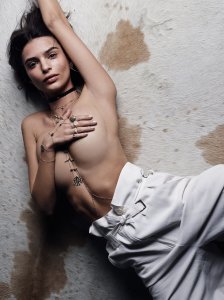 Emily Ratajkowski Topless 7.jpg