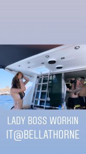 02Bella Thorne Sicilia, Italy Instagram stories cap .jpg