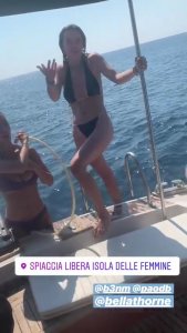 09Bella Thorne Sicilia, Italy Instagram stories cap .jpg