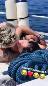 10Bella Thorne Sicilia, Italy Instagram stories cap .jpg