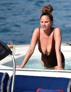 Chrissy Teigen Sexy TheFappeningBlog.com 15.jpg