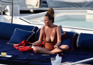 Chrissy Teigen Sexy TheFappeningBlog.com 7.jpg