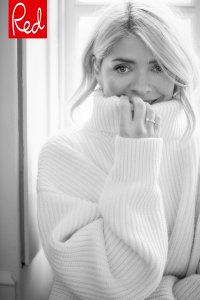 Holly Willoughby Sexy TheFappeningBlog.com 4.jpg