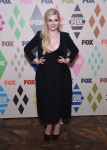Abigail Breslin Cleavage 2.jpg