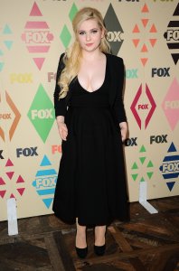 Abigail Breslin Cleavage 11.JPG