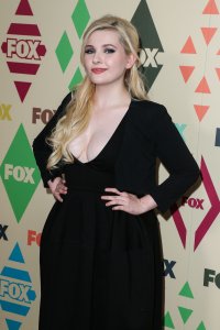 Abigail Breslin Cleavage 23.jpg