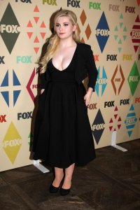Abigail Breslin Cleavage 61.jpg