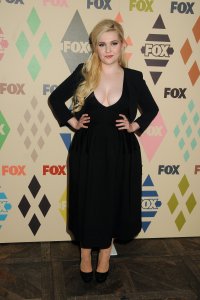 Abigail Breslin Cleavage 71.jpg