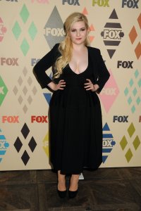 Abigail Breslin Cleavage 72.jpg