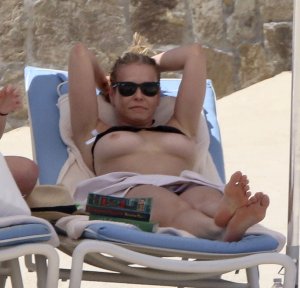 Chelsea Handler Topless 3.jpg
