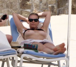 Chelsea Handler Topless 1.jpg