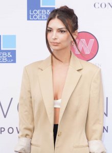 Emily Ratajkowski Sexy TheFappeningBlog.com 21.jpg