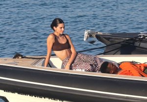 Kendall Jenner Sexy TheFappeningBlog.com 25.jpg