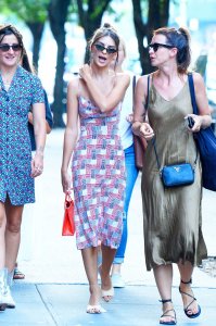 Emily Ratajkowski Sexy pics TheFappeningBlog.com 2.jpg