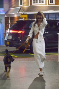 Emily Ratajkowski Sexy TheFappeningBlog.com 40.jpg