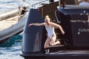 Sophie Turner Sexy TheFappeningBlog.com 37.jpg