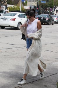 Kendall Jenner Braless 12.jpg